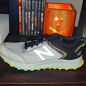 New balance tennis shoes